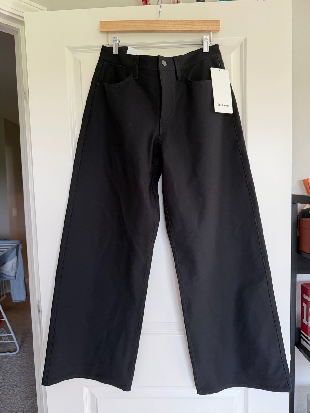 EasyFive Low-Rise Classic Wide-Leg Pant *Regular Black - Picture 11 of 15